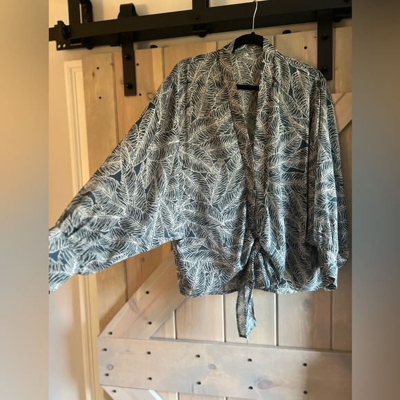 LIKE NEW Wishlist Tie Front Blouse - Picture 1 of 8